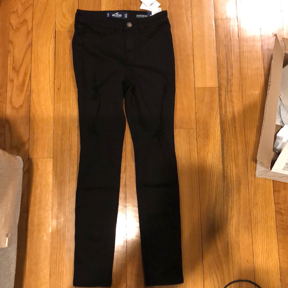 Hollister high rise ripped jeggings NWT